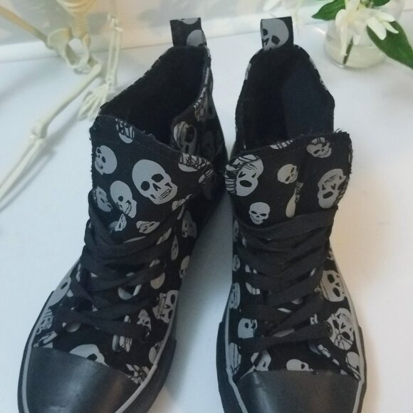 Hot Topic Original Skull Print Converse - Picture 4 of 6